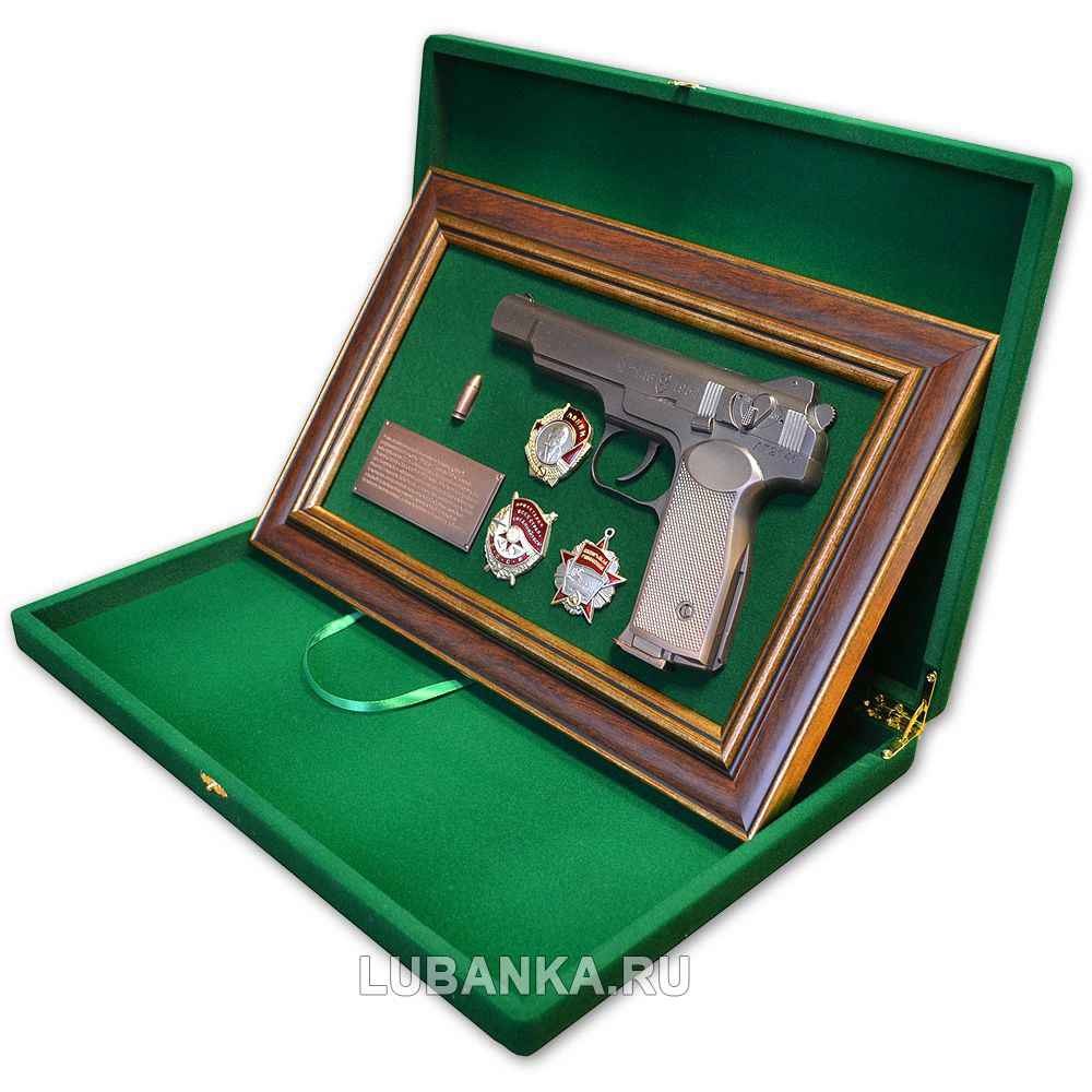 Панно с пистолетом «Стечкин» с наградами СССР